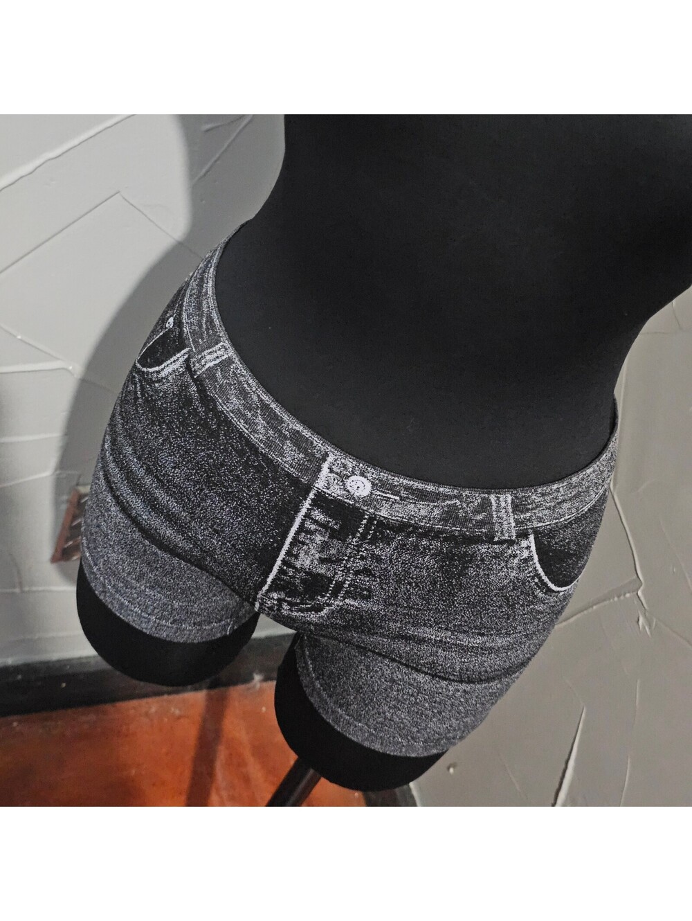 Black printed fitted stretchable shorts